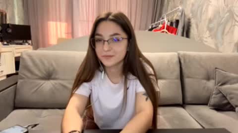 Mona online show from November 21, 2025, 8:35 am