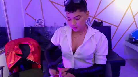 isabela online show from September 11, 2025, 11:38 pm