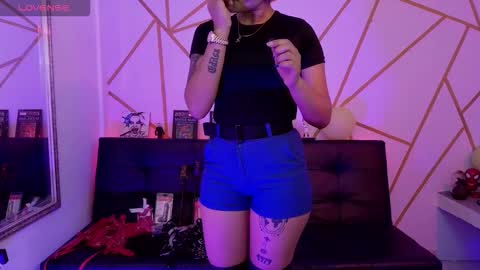 isabela online show from December 4, 2025, 3:38 am