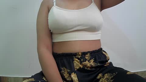 Snapshot of ishika_singh_ chatting on July 14, 2026, 2:05 am ishika_singh_ online show from July 14, 2026, 2:05 am