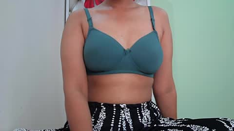 Snapshot of ishika_singh_ chatting on July 16, 2026, 2:06 am ishika_singh_ online show from July 16, 2026, 2:06 am