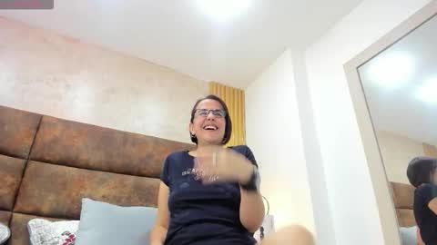 Isis online show from November 19, 2025, 9:37 pm