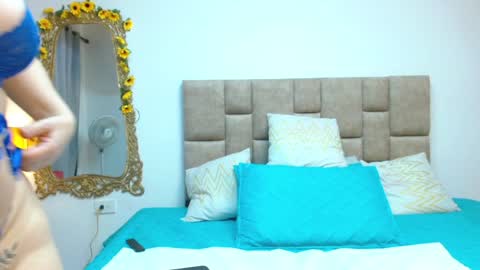 isisduzan online show from February 3, 2025, 9:18 pm