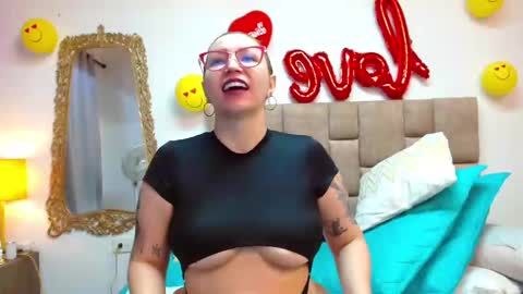 isisduzan online show from February 21, 2025, 8:49 pm