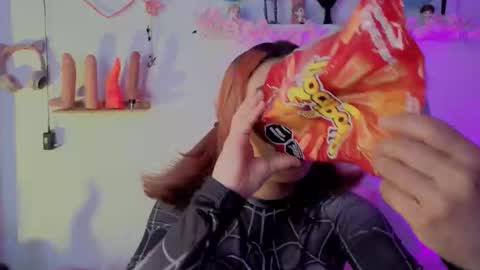 Isisjones18 online show from October 10, 2025, 9:19 am