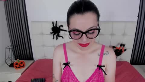 Snapshot of isisnoir chatting on October 8, 2025, 7:11 pm Isis Noir online show from October 8, 2025, 7:11 pm