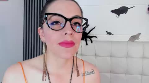 Snapshot of isisnoir chatting on October 11, 2025, 7:01 pm Isis Noir online show from October 11, 2025, 7:01 pm