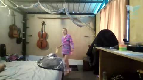 Isis SUN online show from February 15, 2026, 10:50 pm