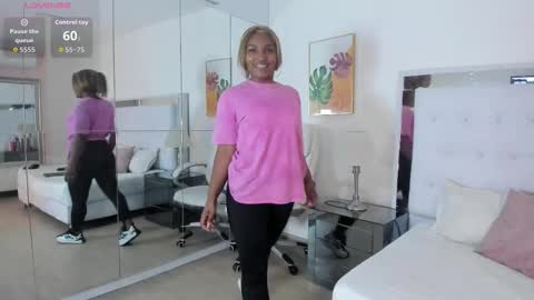 Snapshot of isla_scott chatting on March 18, 2026, 11:35 am Vanessa online show from March 18, 2026, 11:35 am