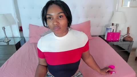 Snapshot of isla_scott chatting on April 8, 2026, 11:32 am Vanessa online show from April 8, 2026, 11:32 am
