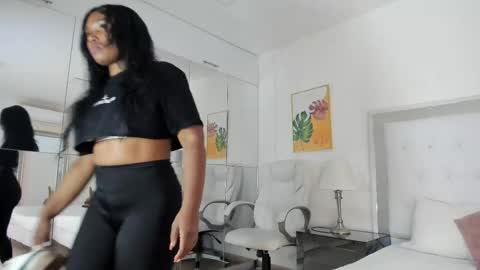 Snapshot of isla_scott chatting on April 22, 2026, 12:18 pm Vanessa online show from April 22, 2026, 12:18 pm
