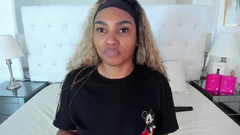 Snapshot of isla_scott chatting on May 14, 2026, 11:39 am Vanessa online show from May 14, 2026, 11:39 am