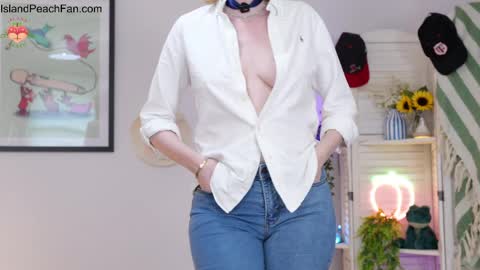 Lou  Peaches online show from April 10, 2026, 2:11 pm