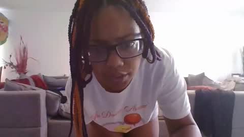 Snapshot of islothonit chatting on April 18, 2026, 3:16 pm Sharice online show from April 18, 2026, 3:16 pm