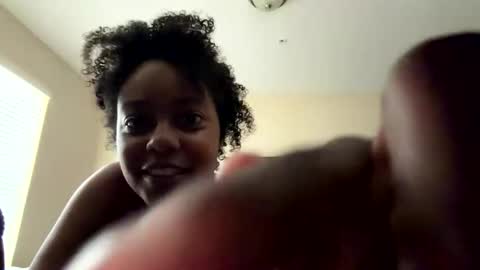 Snapshot of islothonit chatting on May 18, 2026, 10:26 pm Sharice online show from May 18, 2026, 10:26 pm