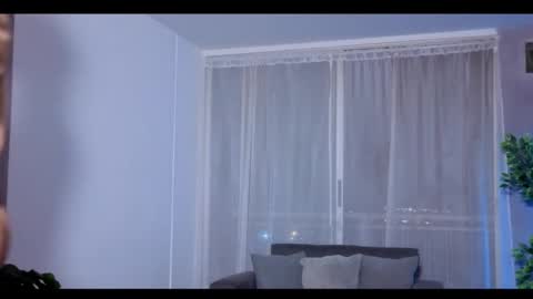 Julyane online show from October 18, 2025, 4:04 am