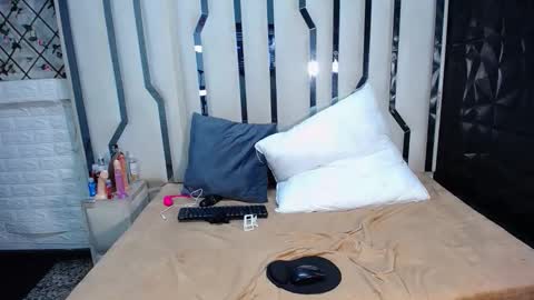 Snapshot of issa_blue chatting on June 1, 2026, 4:52 pm issa_blue online show from June 1, 2026, 4:52 pm