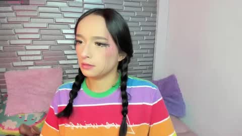 I S S A B E L A Igissaa ax    Xlittleissa  online show from February 20, 2025, 2:24 pm