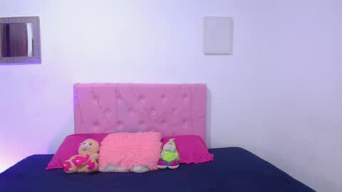 issa_kitty online show from February 24, 2025, 7:41 pm