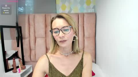 ISSA MILF online show from April 1, 2026, 8:50 pm