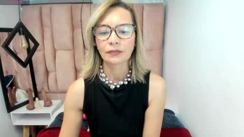 ISSA MILF online show from April 29, 2026, 3:05 pm