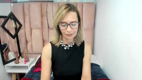 ISSA MILF online show from April 29, 2026, 5:30 pm