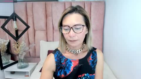Snapshot of issa_milf__ chatting on May 22, 2026, 3:50 pm ISSA MILF online show from May 22, 2026, 3:50 pm