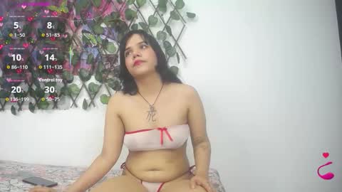 Issa Bella online show from November 4, 2025, 3:27 am