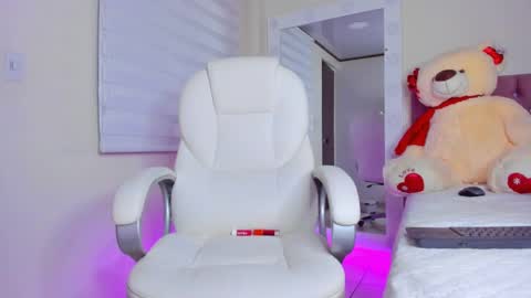 Isa  online show from February 25, 2025, 12:47 am