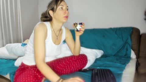 Issabelle online show from February 13, 2025, 5:37 am