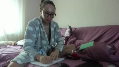 Issabelle online show from February 25, 2026, 7:07 am