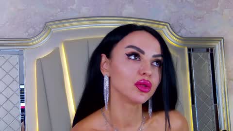 Issadorra online show from March 27, 2026, 8:26 am