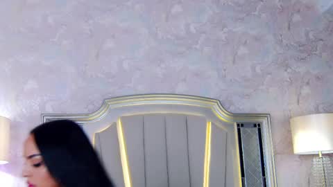 Issadorra online show from April 16, 2026, 6:14 am