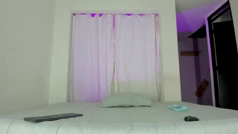 Snapshot of issalovexxx chatting on June 6, 2026, 10:42 am Isabella online show from June 6, 2026, 10:42 am