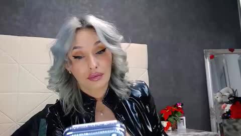 IssaSmyth online show from April 18, 2026, 6:50 am