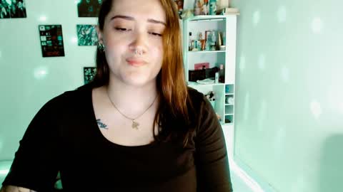 Yiz online show from December 8, 2024, 4:57 am