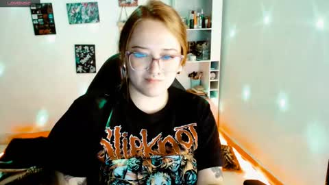 Yiz online show from February 24, 2025, 6:49 am