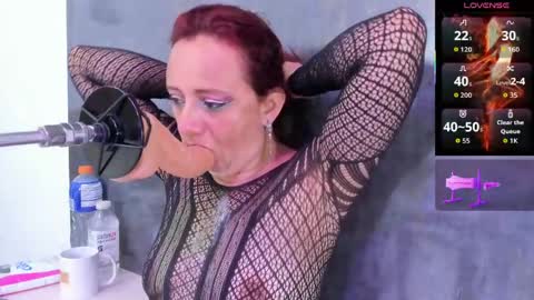 Snapshot of issys_milf chatting on May 8, 2026, 11:59 am ISSYS online show from May 8, 2026, 11:59 am