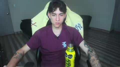Snapshot of it_jhon chatting on July 8, 2026, 10:25 pm Jhon online show from July 8, 2026, 10:25 pm