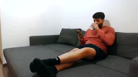 italianboybcn online show from December 23, 2024, 8:11 am