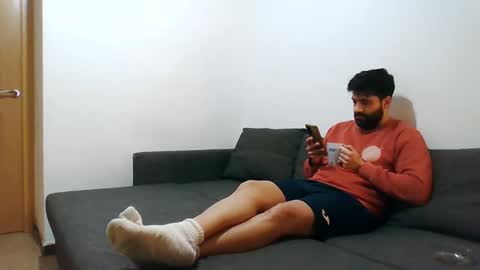 italianboybcn online show from December 27, 2024, 8:24 am