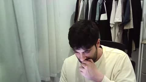 italianboybcn online show from December 21, 2025, 8:27 pm