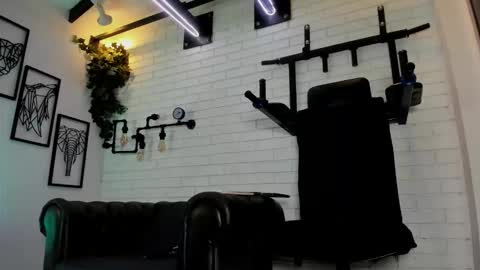 Italo Moore online show from January 10, 2026, 11:12 am