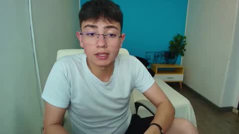 Snapshot of ithan__ chatting on September 8, 2025, 6:51 pm ithan__ online show from September 8, 2025, 6:51 pm