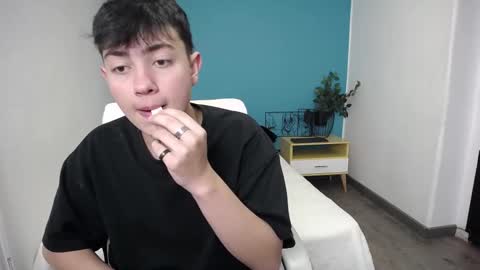 Snapshot of ithan__ chatting on September 21, 2025, 1:46 pm ithan__ online show from September 21, 2025, 1:46 pm