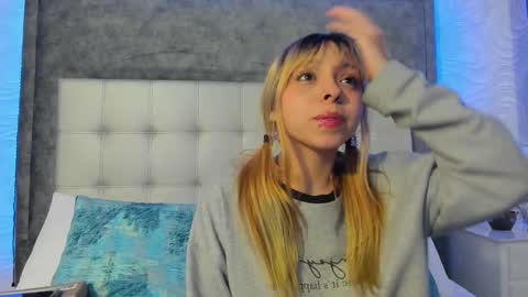 Snapshot of its_bibi chatting on November 20, 2025, 2:12 am its_bibi online show from November 20, 2025, 2:12 am