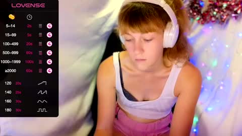 Lily online show from December 24, 2024, 4:22 am