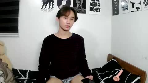 Snapshot of its_saya chatting on May 1, 2026, 6:45 pm its_saya online show from May 1, 2026, 6:45 pm