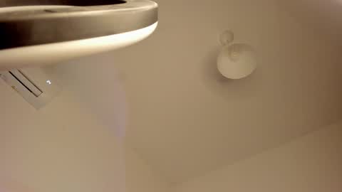 Isabella online show from December 22, 2025, 4:59 pm