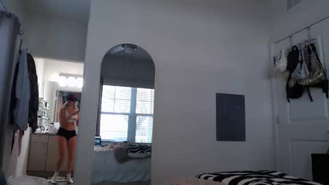 Alexis Rae online show from November 25, 2025, 5:24 pm